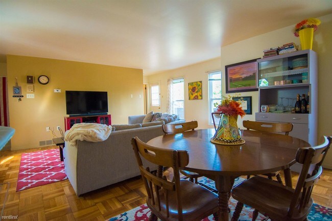 Building Photo - 1 br, 1 bath Apartment - 5310 Pembroke Place