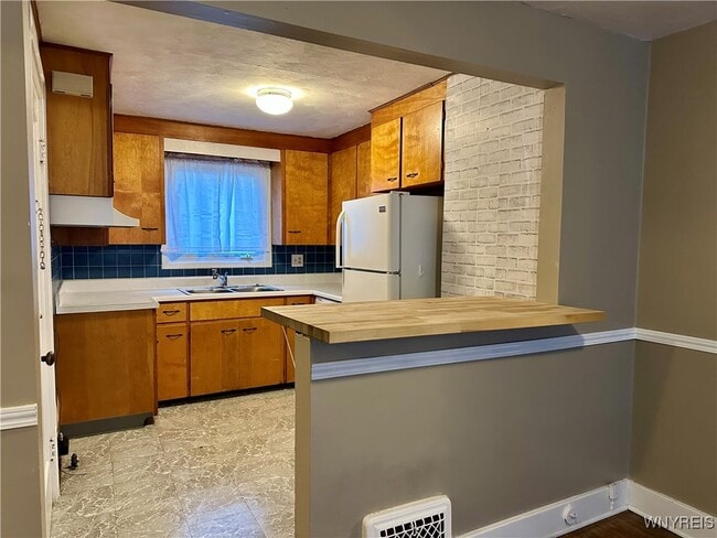 Foto del edificio - 117 Shepard Ave