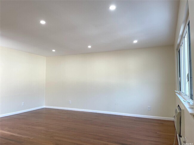 Foto del edificio - 14 McKibbin Ct