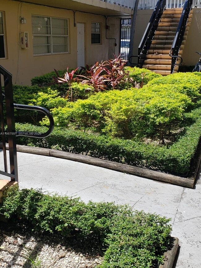 Foto del edificio - 2121 NE 168th St