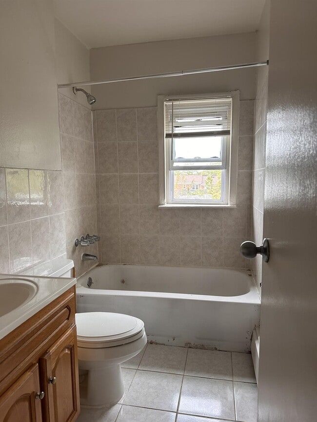 Building Photo - 464 N Corona Ave