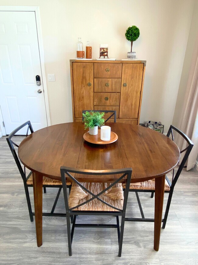 Foto del edificio - 1778 W 28th St