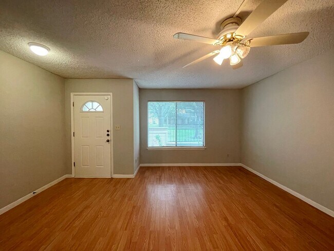 Foto del edificio - Great Condo for lease in North Austin!