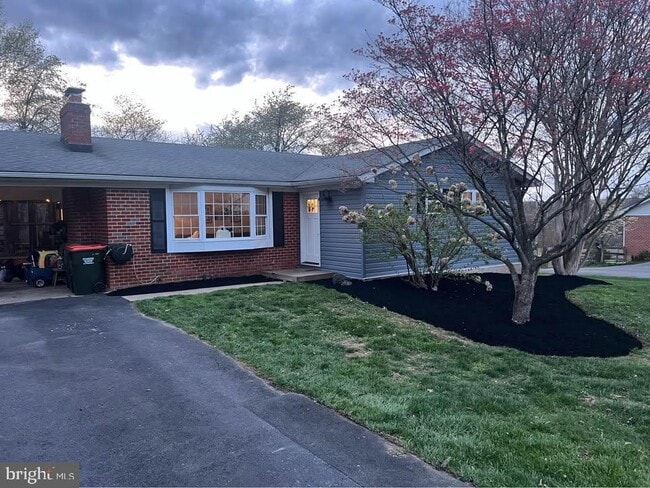 Building Photo - 6122 Rolling View Dr