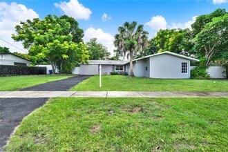 Building Photo - 15831 Palmetto Club Dr