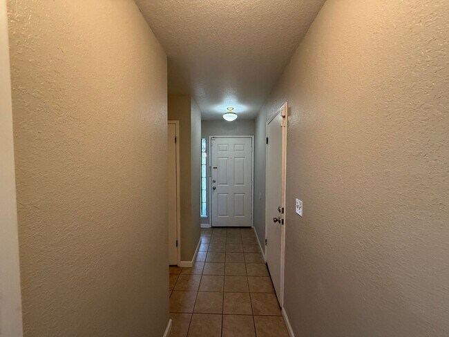 Building Photo - Moonstar &amp; Temescal Duplex