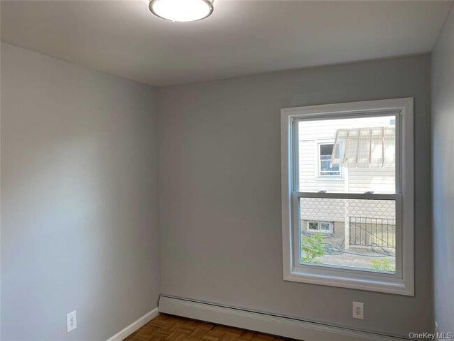 Building Photo - 158 Rhodes Ave