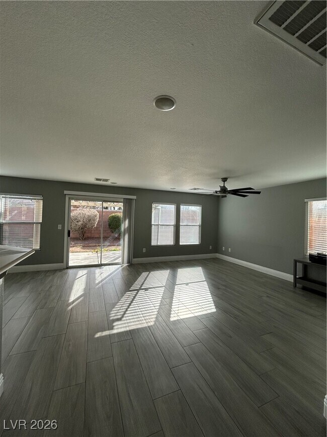 Foto del edificio - 2321 Cockatiel Dr