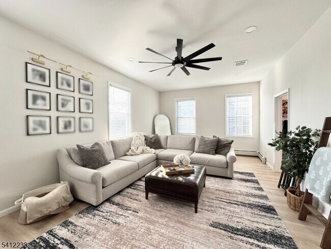 Foto del edificio - 335 Hackensack St