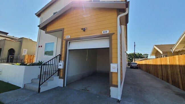 Foto del edificio - 812 E 76th Pl