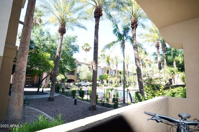 Foto del edificio - 5302 E Van Buren St