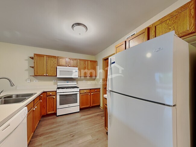 Building Photo - 560 S Annandale Dr