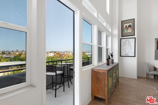 Foto del edificio - 7100 Playa Vista Dr