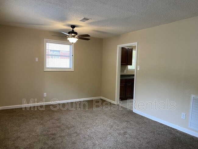 Foto del edificio - 2272 Charjean Rd