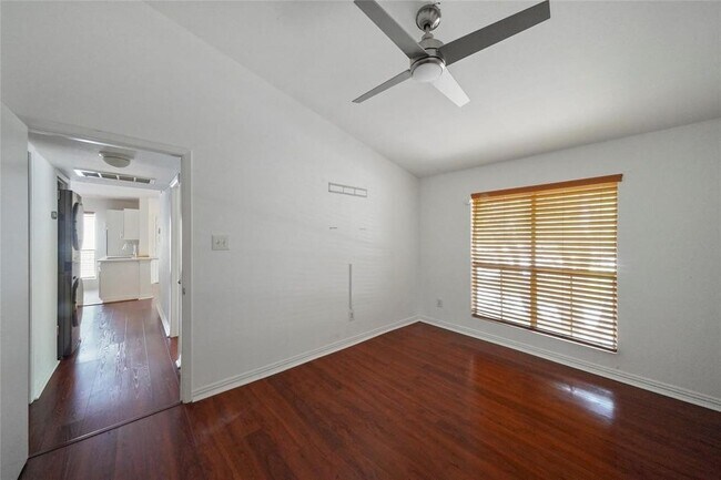 Foto del edificio - 3900 Woodchase Dr