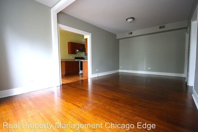 Building Photo - 6251 N Sheridan Rd