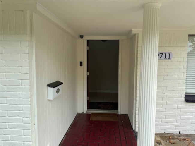 Foto del edificio - 9711 Long Branch Ln
