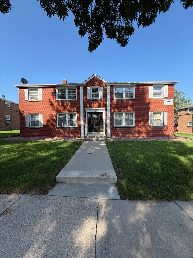 Building Photo - 3145 S 47th St