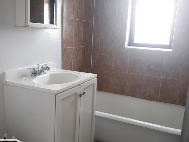 Foto del edificio - 2704 N Sawyer Ave