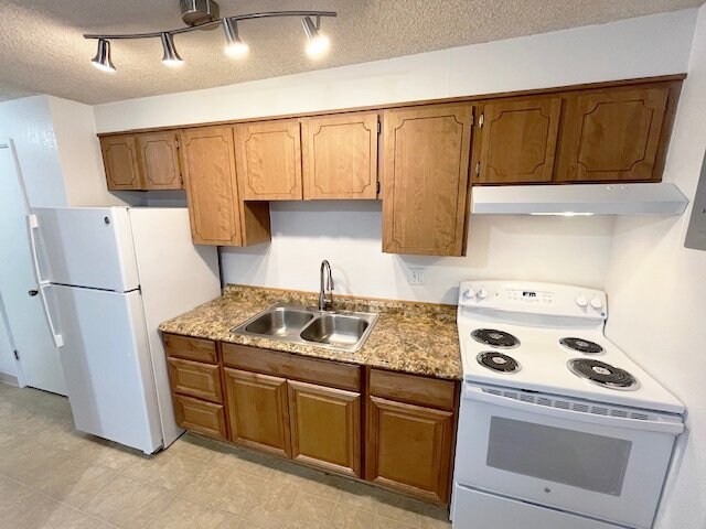 Photo - 3300 S Clarkson St Apartment