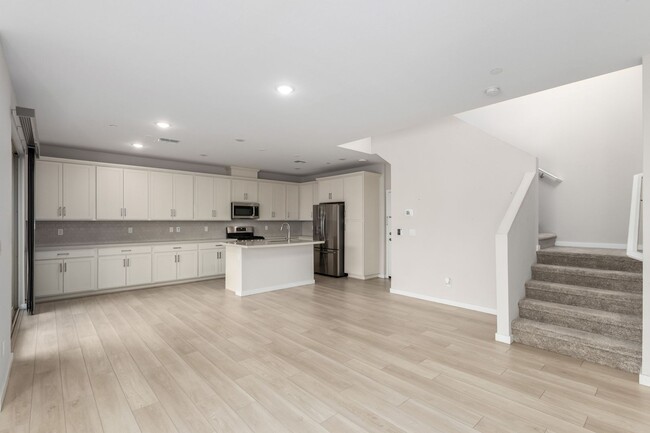 Building Photo - Modern and Spacious Townhome in the Mosaic...