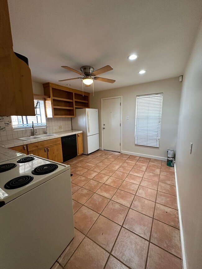 Foto del edificio - 2 bedroom home in Phoenix