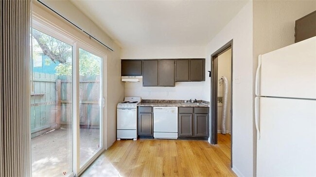 Foto del edificio - 725 Peppertree Dr