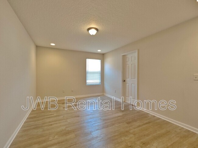 Foto del edificio - 5597 Longspur Ct
