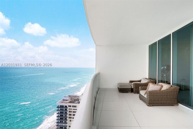 Building Photo - 2711 S Ocean Dr