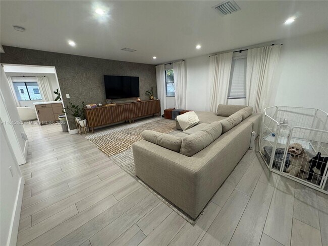 Foto del edificio - 1711 SW 16th St