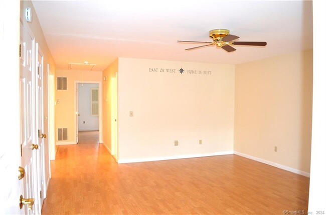 Foto del edificio - 158 Highland Dr
