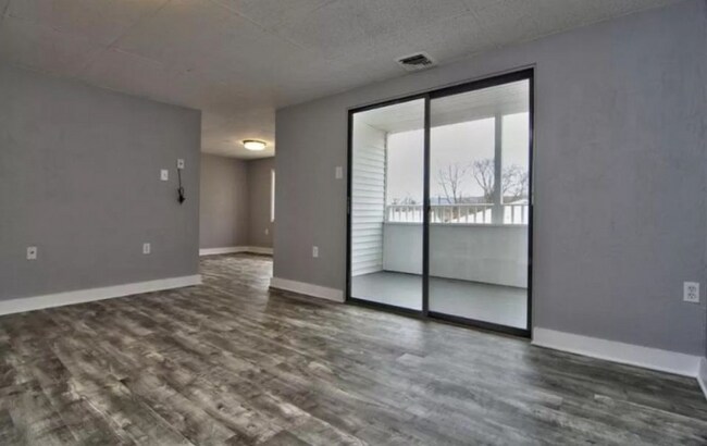 Foto del edificio - 100 Parkway Blvd