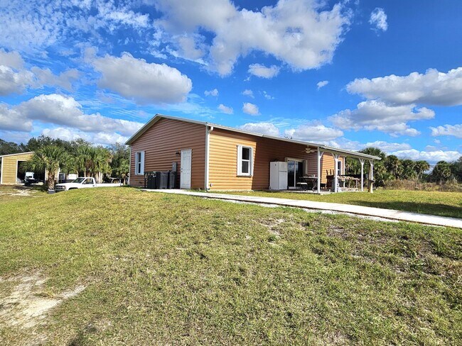 Foto del edificio - 19835 NW 266th St