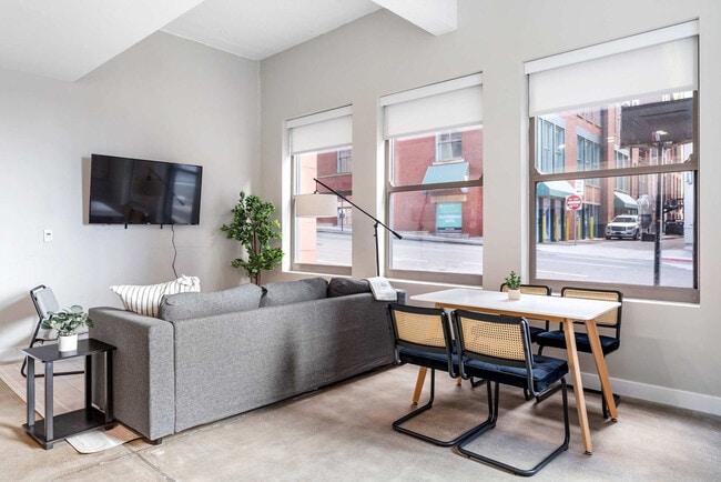 Foto del edificio - 205 W 4th St