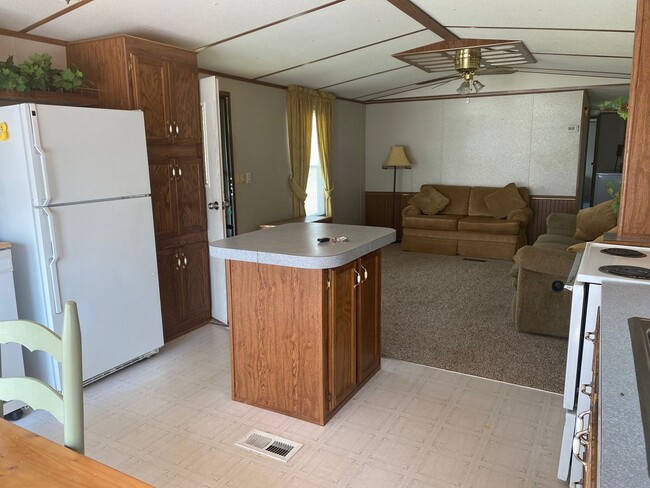 Foto del edificio - 2 Bedroom 1 Bath Mobile Home in Chuckey