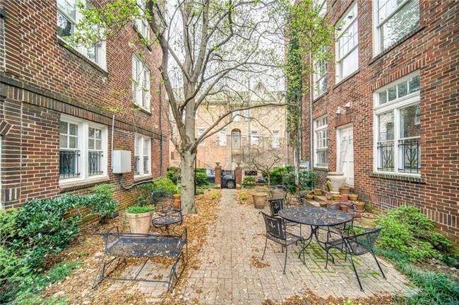 Foto del edificio - 690 Piedmont Ave NE