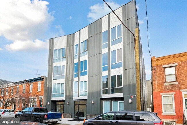 Building Photo - 1221 E Fletcher St