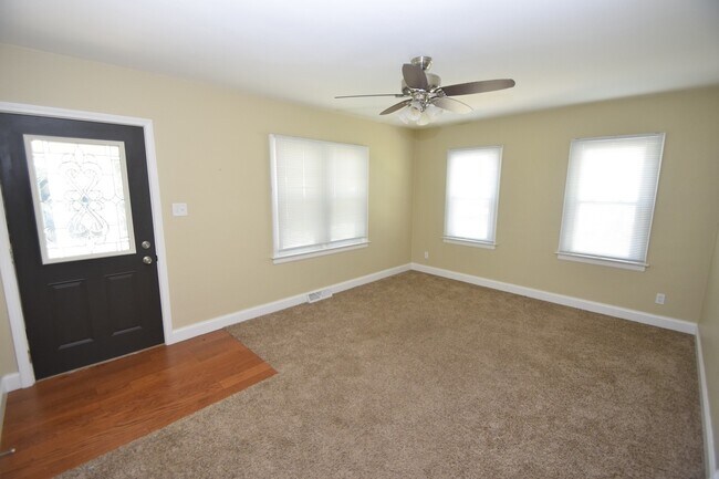 Building Photo - 3 bedroom / 2 bathroom Home for Rent in Cr...