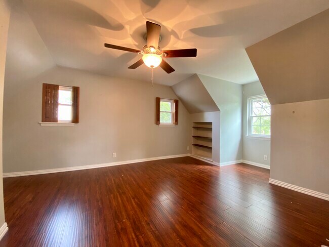 Building Photo - 9327 Fernglen Dr
