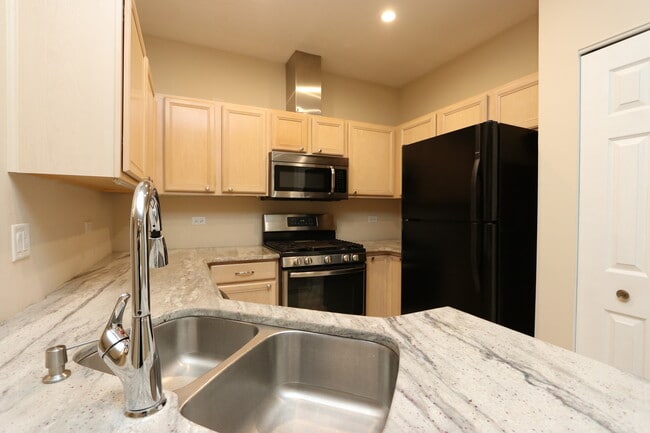 Building Photo - 3333 Stratford Ct