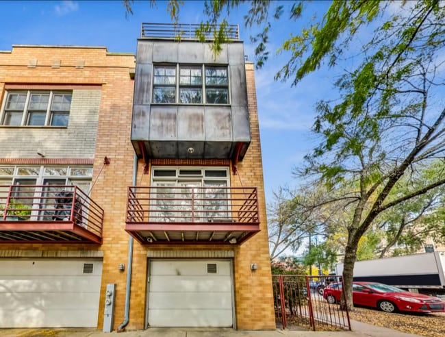 Foto del edificio - 2850 N Lakewood Ave