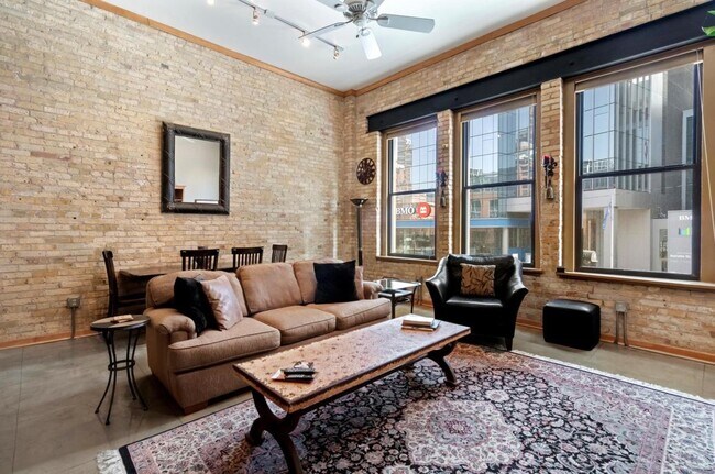 Foto del edificio - 773 N Water St