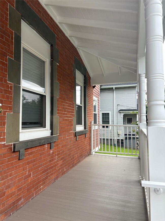 Building Photo - 11 S Eckar St