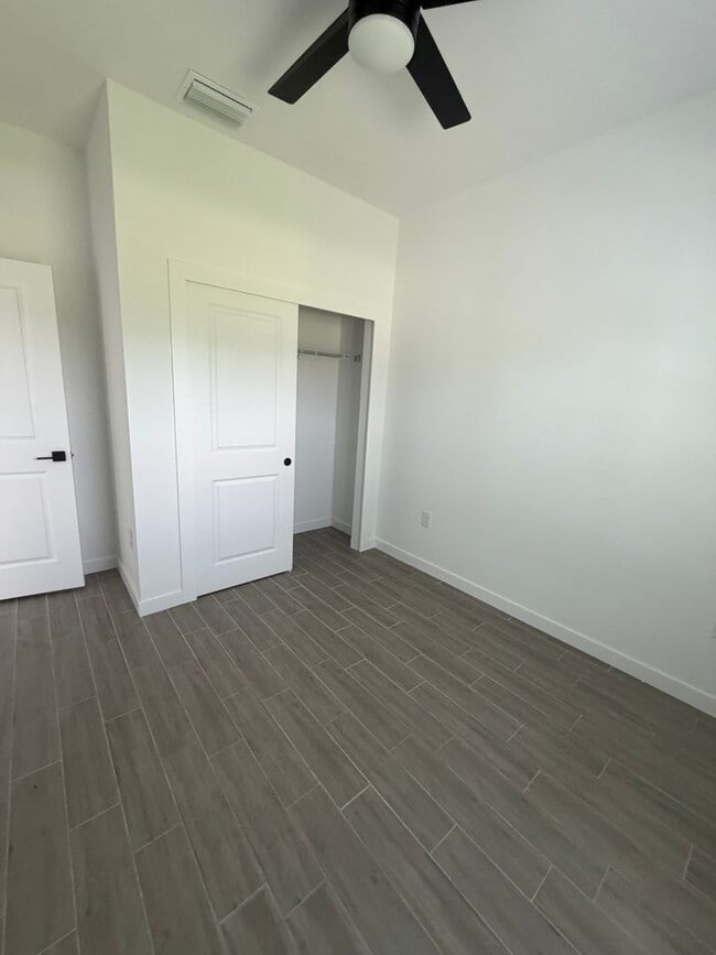 Building Photo - 1504 Gary Ln