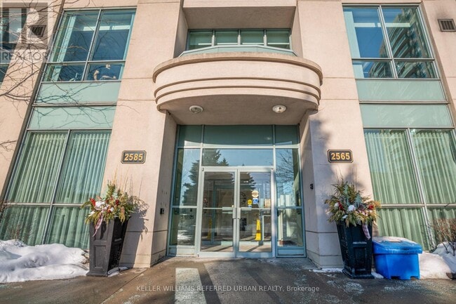 Photo du bâtiment - 2585 Erin Centre Blvd