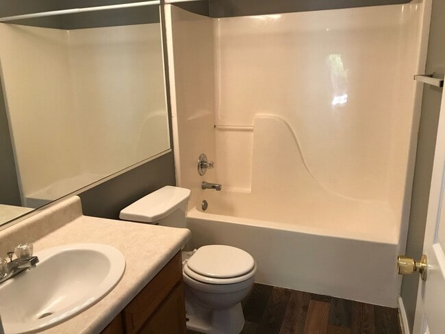 Foto del edificio - Lawrence Twp -  2 BR