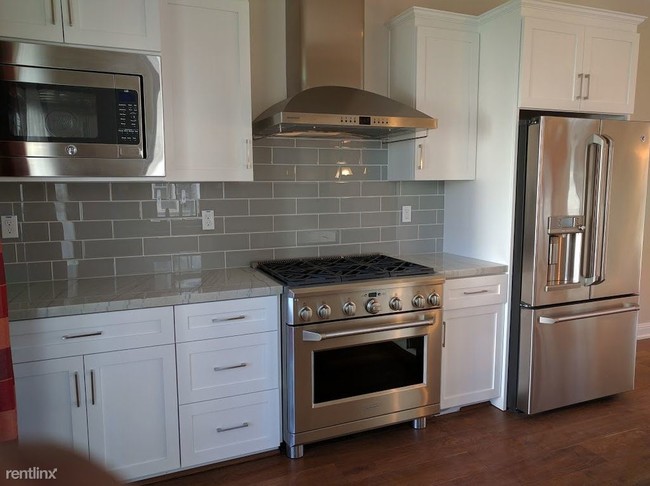 Foto del edificio - 2 br, 2.5 bath Townhome - 645 Tyrella Ave