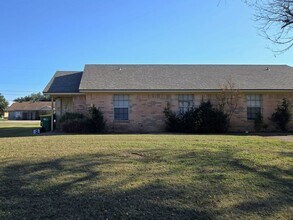 Building Photo - 203 Sam Dr