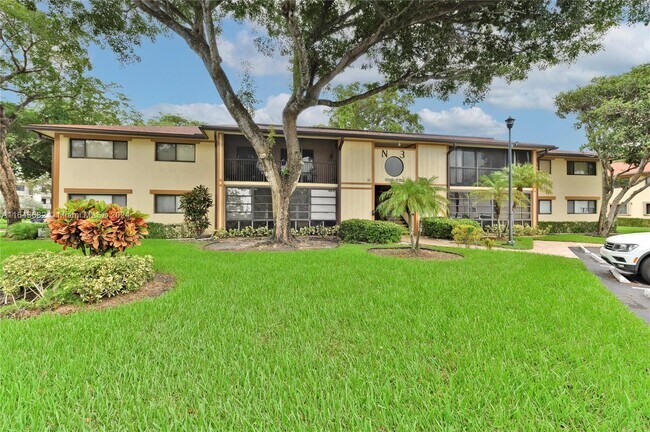 Building Photo - 10959 W Clairmont Cir
