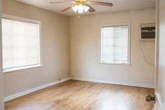 Building Photo - 2218 1/2 Chapman St